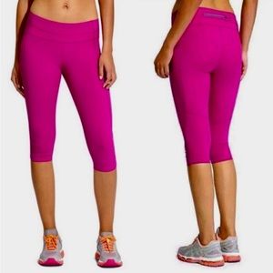 Athleta size L workout pants. Adorable! Hit below the knee.
